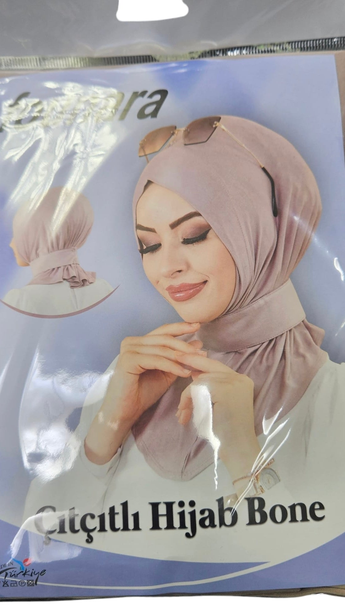 Hijab met knopen